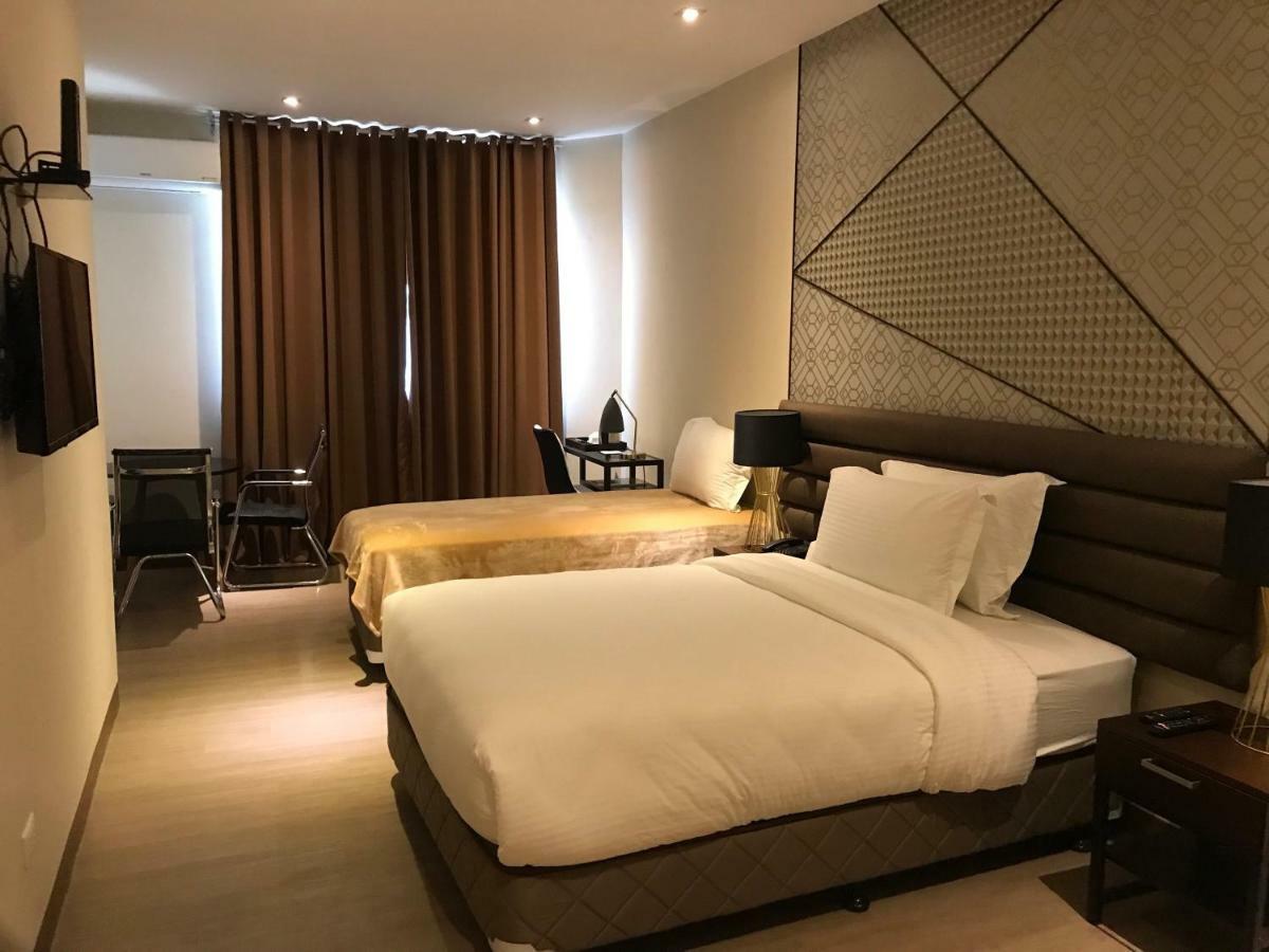 Maxx Hotel Ortigas Pasig City Екстериор снимка