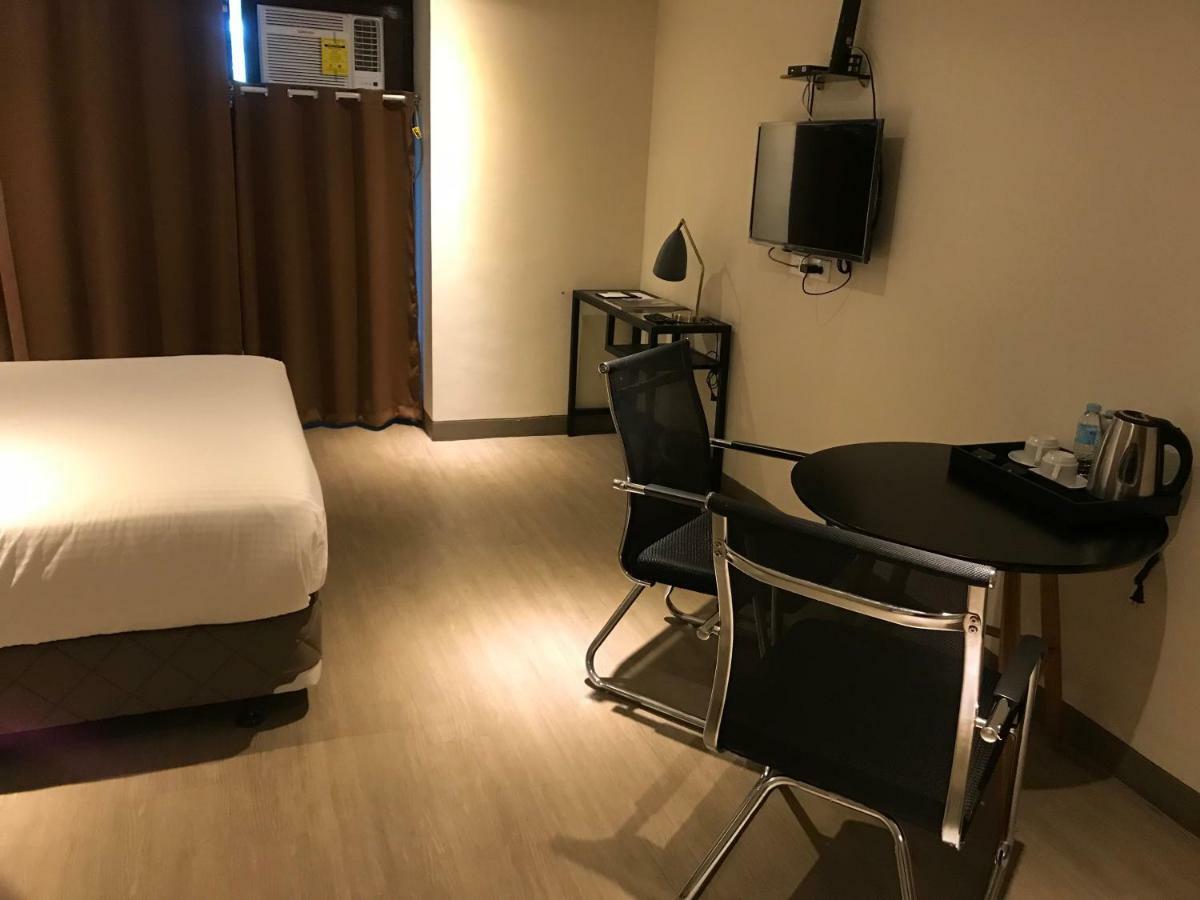 Maxx Hotel Ortigas Pasig City Екстериор снимка