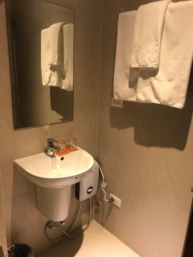 Maxx Hotel Ortigas Pasig City Екстериор снимка