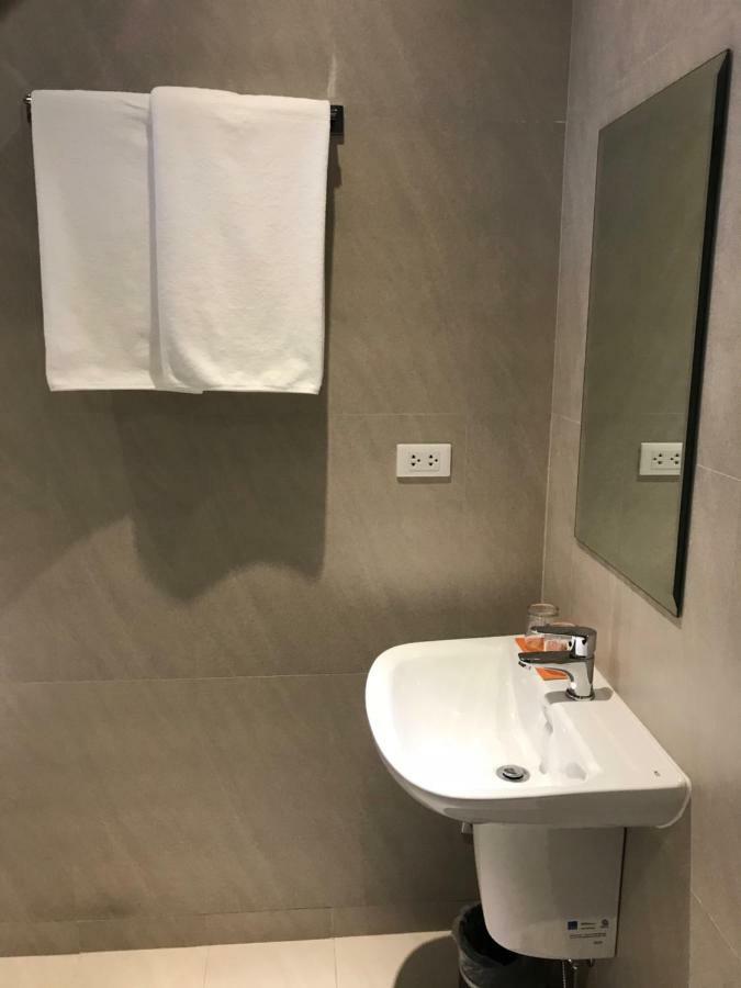 Maxx Hotel Ortigas Pasig City Екстериор снимка